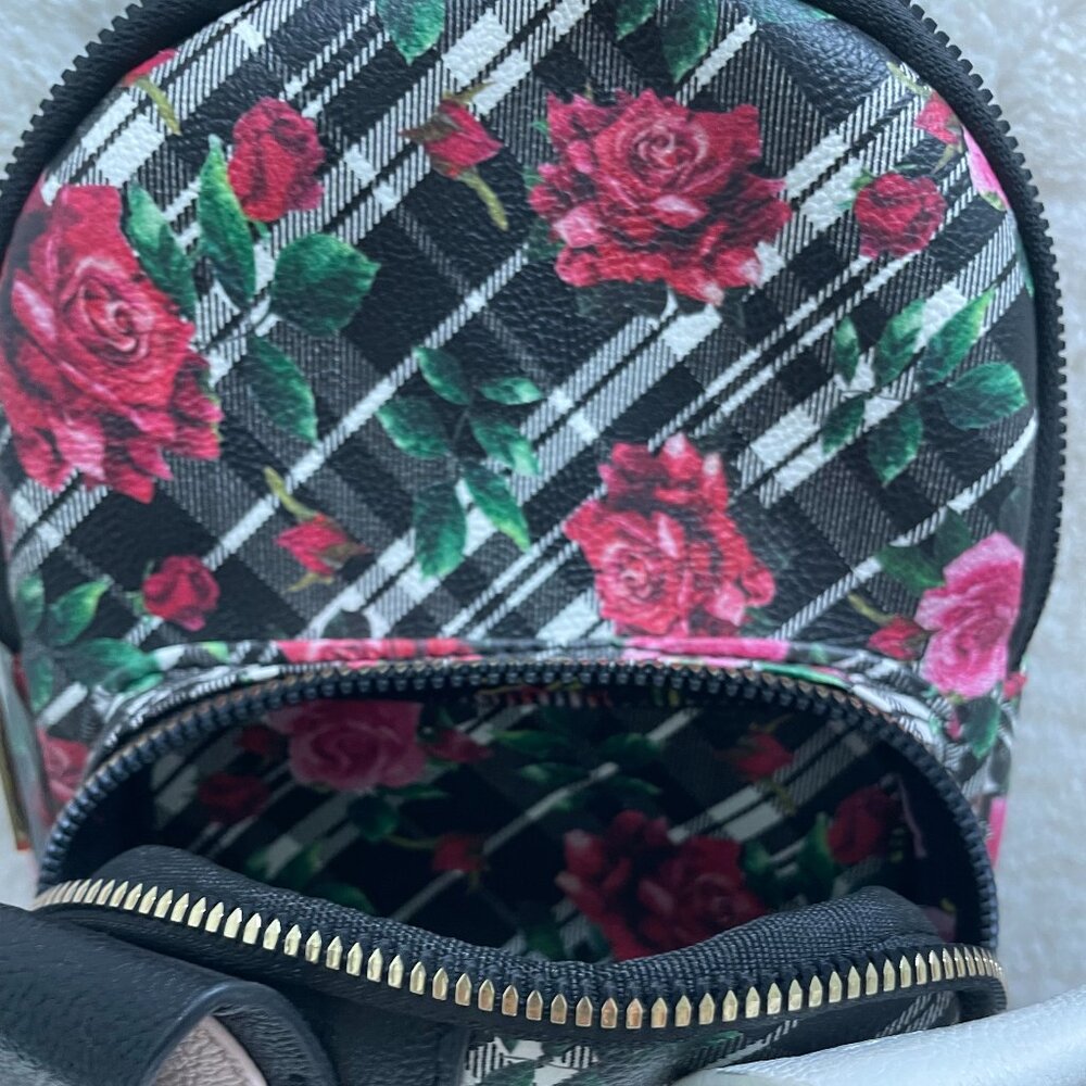 Betsy Johnson Blk/Wht Plaid w/Red Roses Dog Face Mini Backpack w/Card Case - Picture 10 of 13